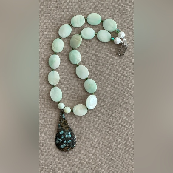 22-1/2 inch Shell bead necklace NWOT - Picture 6 of 10